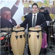 Músico percusionista profesor de congas bongos timbales y batería